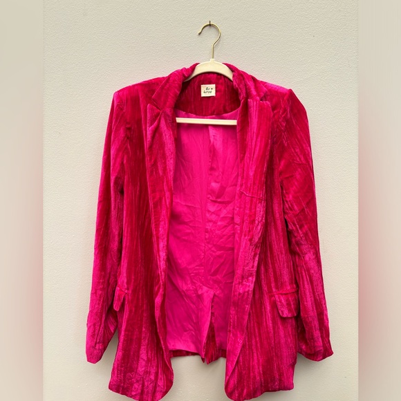 Fuchsia crushed velvet blazer with removable shoulder pads - Picture 2 of 4